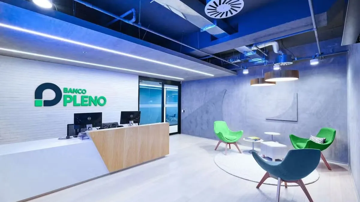 Banco Pleno enfrenta restrições e pressões de mercado